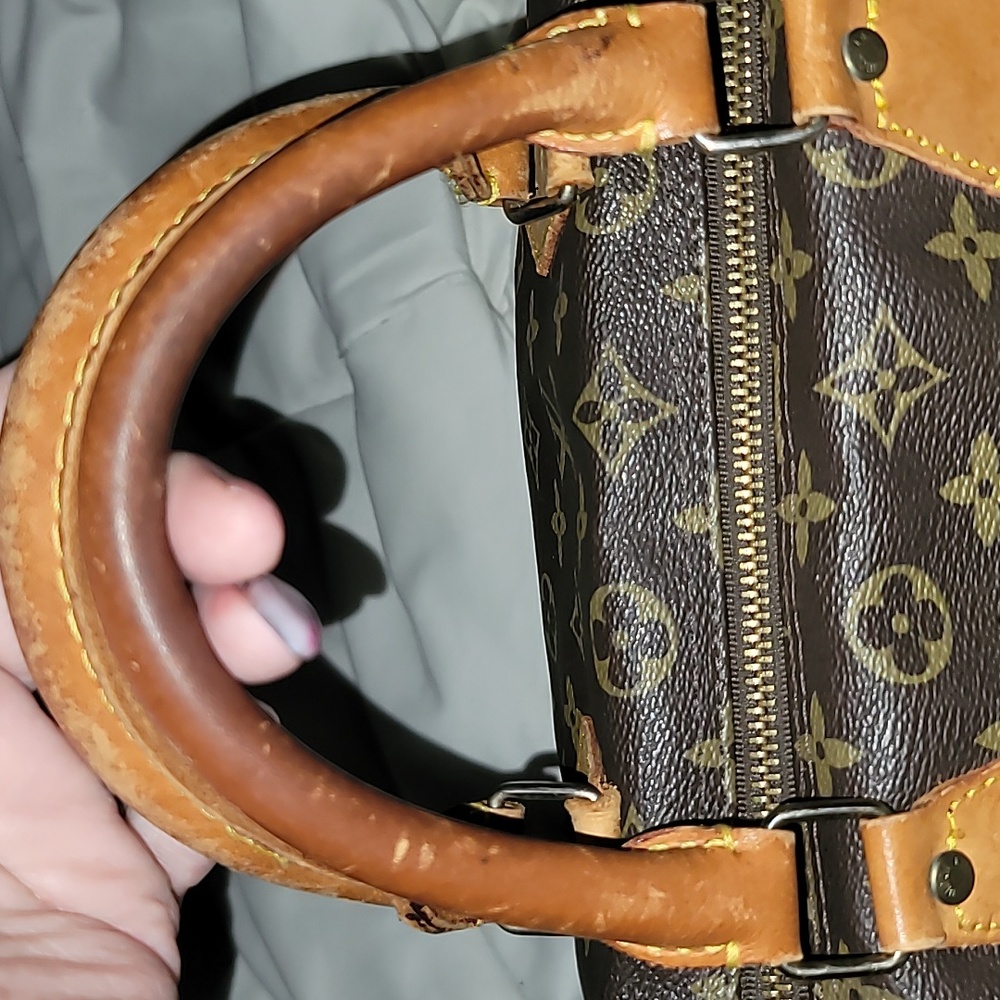 Beautiful Handbag - Picture 2 of 9